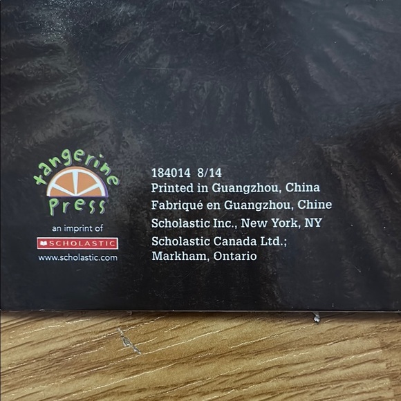 Scholastic Fossils Book for Reptile Enthusiasts - Picture 2 of 4